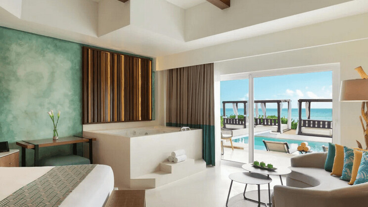 Junior Suite Oceanfront Walk-Out King 